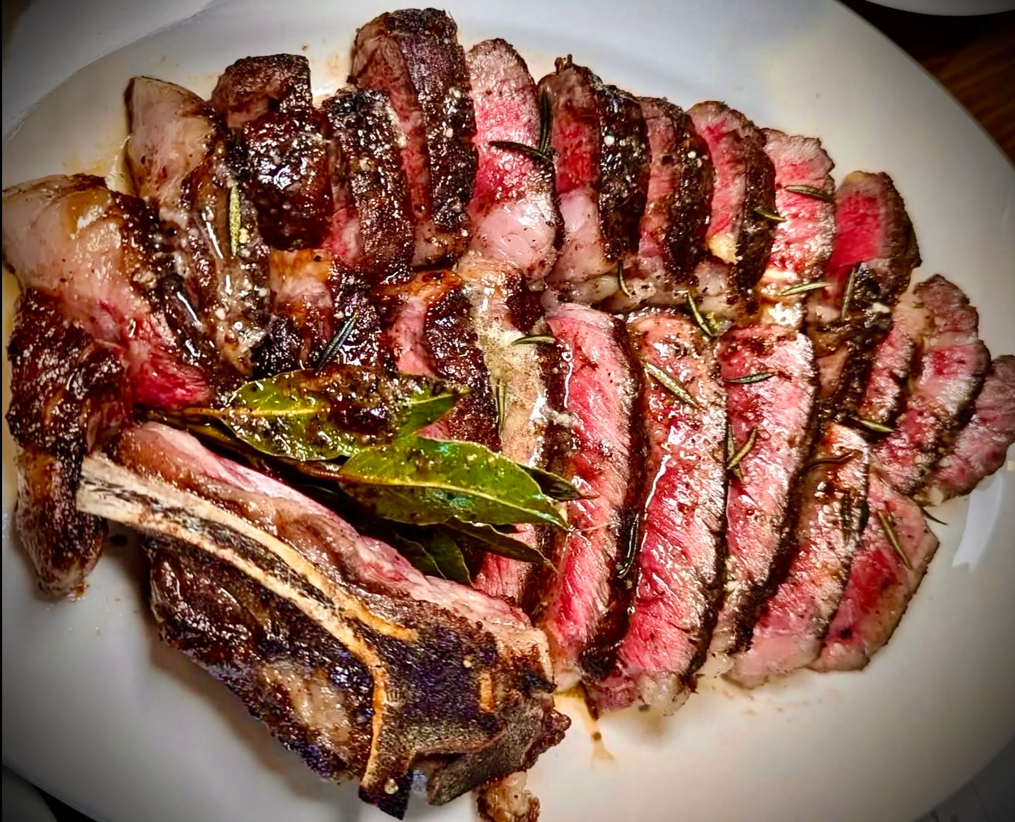 Premium sliced steak for private jet catering — Toulouse-Blagnac LFBO